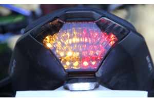 Fanale posteriore indicatori di direzione integrato YAMAHA YZF R3 / MT03 / MT07 2014 - 2023