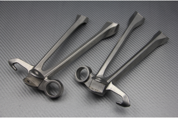 FUẞRASTENANLAGE HINTEN SUZUKI GSXR 1000 09 / 11 DOPPELAUSPUFF