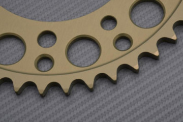 Couronne RENTHAL Ultra Light 525 HONDA CBR RR / CB / CBF / Varadero / Hornet 600 / 650 / 900 / 1000 / YAMAHA R1 / R3 1996 - 2023