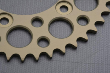 Couronne RENTHAL Ultra Light 520 DUCATI MONSTER / PANIGALE / SCRAMBLER / SBK 749 / 797 / 800 / 821 / 899 / 999 2003 - 2023