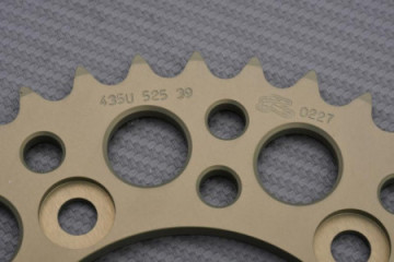 Couronne RENTHAL Ultra Light 525 DUCATI MONSTER / PANIGALE / SCRAMBLER / SBK 749 / 797 / 800 / 821 / 899 / 999 2003 - 2023