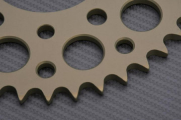 Couronne RENTHAL Ultra Light 525 HONDA AFRICA TWIN / CB 500 / 750 / 1000 / 1100 TRIUMPH Speedmaster 800 / 865 1991 - 2020