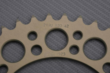 Couronne RENTHAL Ultra Light 520 YAMAHA MT03 / XTX / XTR / XTZ TENERE / SUPER TENERE 750 / XJ6 / FZR 600 / 750 1985 - 2014