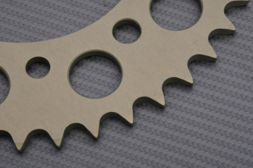 Couronne RENTHAL Light 520 HONDA CBR RR / CB / CBF / Varadero / Hornet 600 / 650 / 900 / 1000 / YAMAHA R1 / R3 1996 - 2023